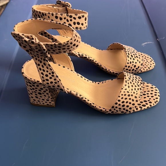 Women’s Cheetah Print CL by Laundry 2.5” heels NWOT - Picture 2 of 6